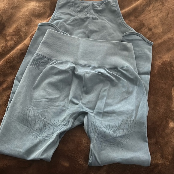 Gymshark Studio Set - Picture 3 of 3